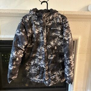 Columbia Gray Camo Hooded Insulated Jacket (very warm) kids size L